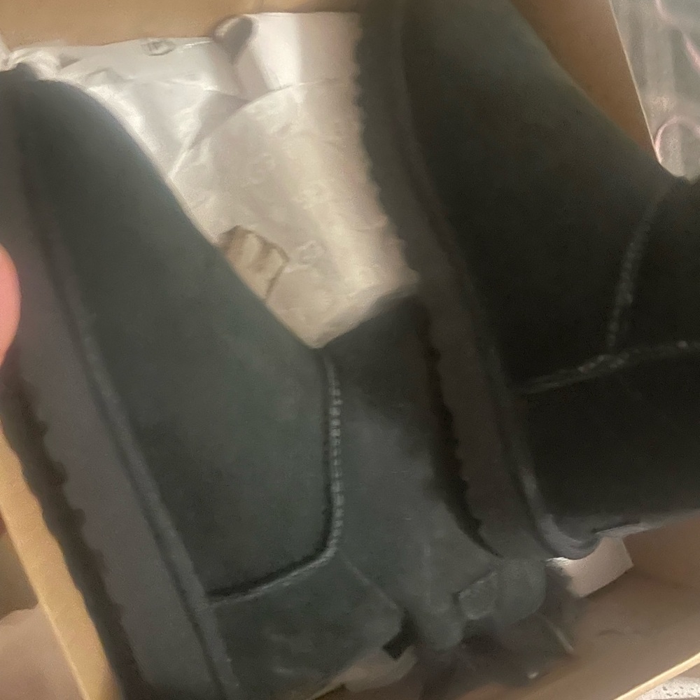 Black Ugg boots size 7 - Picture 4 of 6